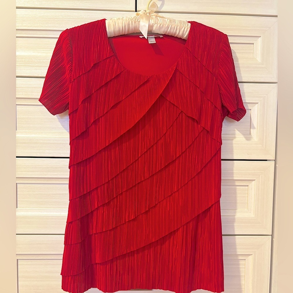 Red Textured layered Short-Sleeved Top 🎁🎇✨